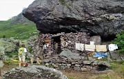 26 Alla Baita Predoni (1850 m) con il Ferdy al lavoro 